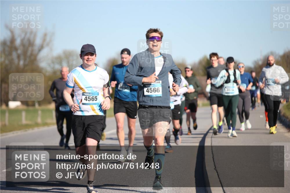 06.04.2025 - 44. Internationalen Wilhelmsburger Insellauf Jannik Wohlers http://msf.ph/oto/7614248 06.04.2025 09:30:55 Laufen 4565, 3690, 4566, 4566, 3026 meine-sportfotos.de