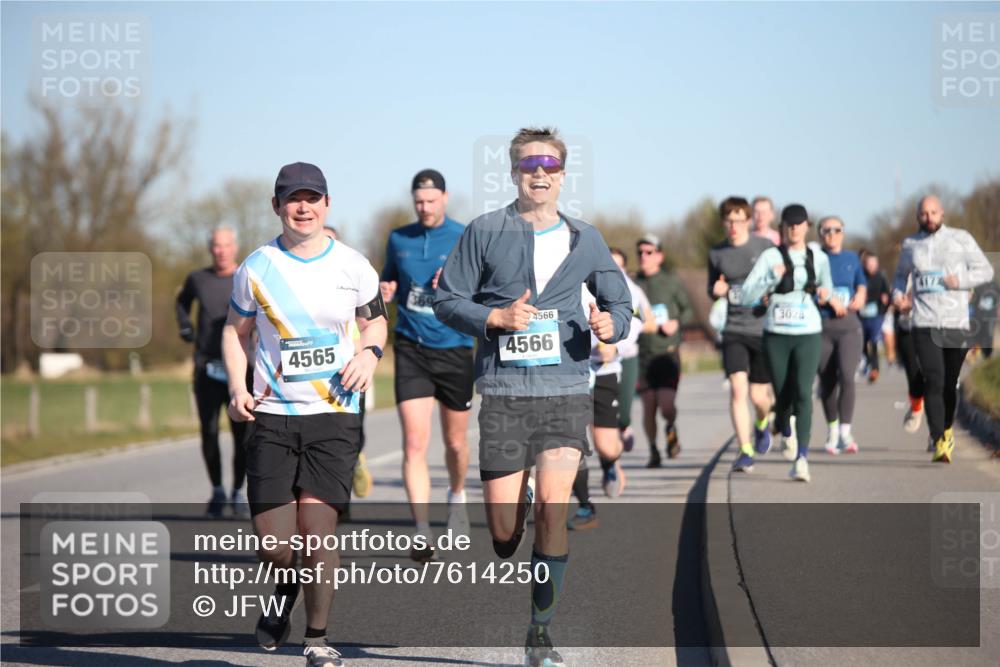 06.04.2025 - 44. Internationalen Wilhelmsburger Insellauf Jannik Wohlers http://msf.ph/oto/7614250 06.04.2025 09:30:55 Laufen 4565, 4566, 4566 meine-sportfotos.de