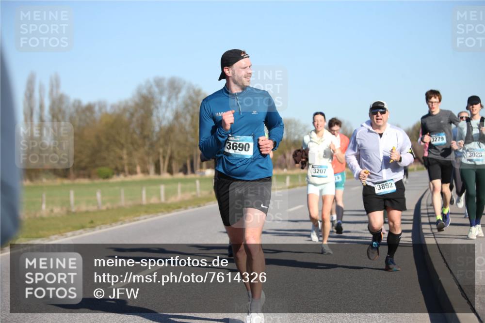 06.04.2025 - 44. Internationalen Wilhelmsburger Insellauf Jannik Wohlers http://msf.ph/oto/7614326 06.04.2025 09:30:59 Laufen 3690, 3207, 13892, 3279, 3028 meine-sportfotos.de