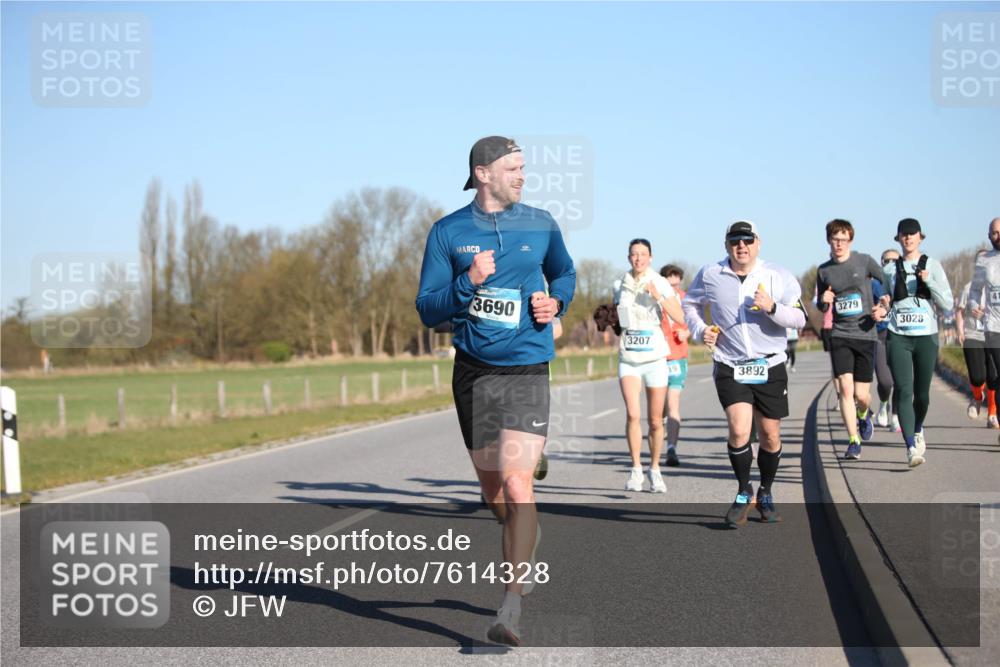 06.04.2025 - 44. Internationalen Wilhelmsburger Insellauf Jannik Wohlers http://msf.ph/oto/7614328 06.04.2025 09:30:59 Laufen 3690, 3207, 19, 3892, 3279, 3028 meine-sportfotos.de
