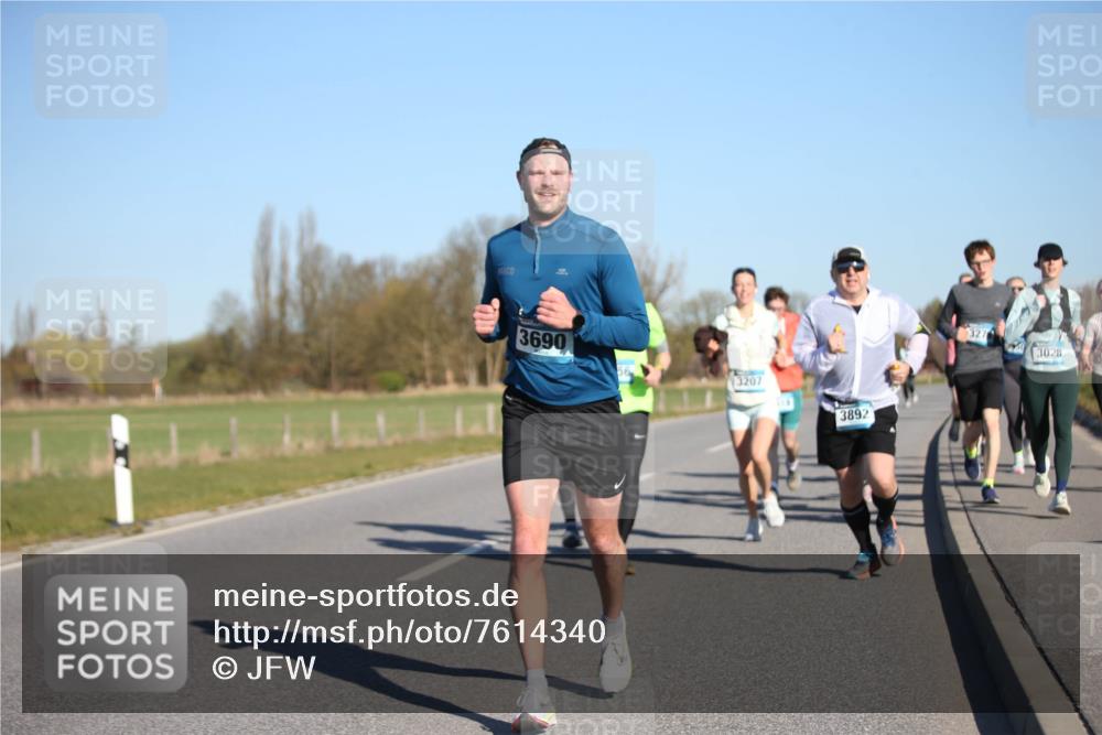 06.04.2025 - 44. Internationalen Wilhelmsburger Insellauf Jannik Wohlers http://msf.ph/oto/7614340 06.04.2025 09:31:00 Laufen 3690, 3207, 3892, 327, 3020 meine-sportfotos.de