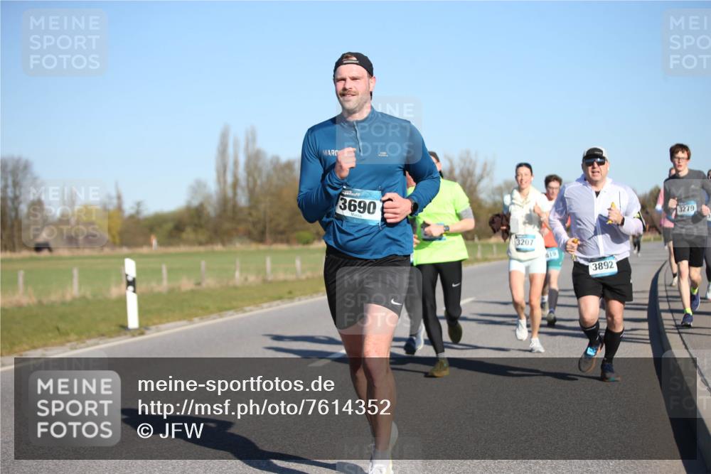 06.04.2025 - 44. Internationalen Wilhelmsburger Insellauf Jannik Wohlers http://msf.ph/oto/7614352 06.04.2025 09:31:00 Laufen 3690, 3207, 619, 3892, 3279 meine-sportfotos.de