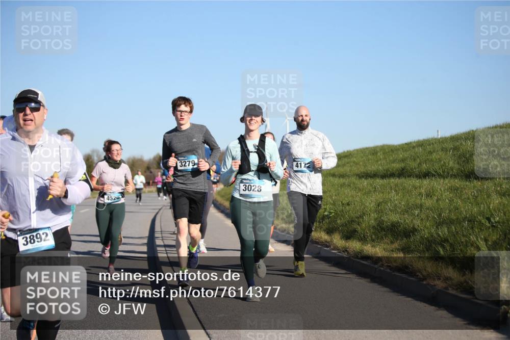 06.04.2025 - 44. Internationalen Wilhelmsburger Insellauf Jannik Wohlers http://msf.ph/oto/7614377 06.04.2025 09:31:01 Laufen 3892, 4520, 3279, 3028, 417 meine-sportfotos.de