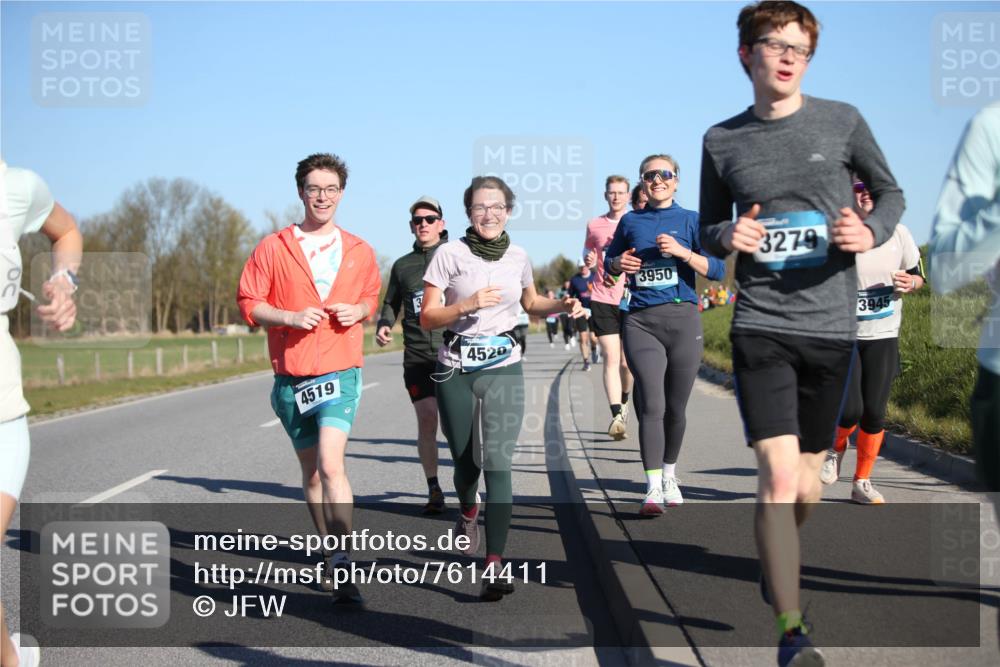 06.04.2025 - 44. Internationalen Wilhelmsburger Insellauf Jannik Wohlers http://msf.ph/oto/7614411 06.04.2025 09:31:03 Laufen 4519, 3, 4520, 3950, 3279, 3945 meine-sportfotos.de