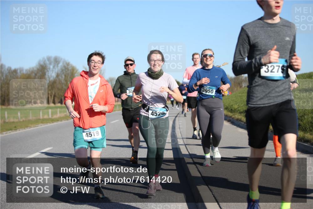 06.04.2025 - 44. Internationalen Wilhelmsburger Insellauf Jannik Wohlers http://msf.ph/oto/7614420 06.04.2025 09:31:03 Laufen 4519, 30, 4520, 3950, 3279 meine-sportfotos.de