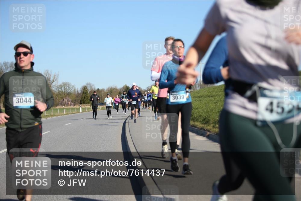 06.04.2025 - 44. Internationalen Wilhelmsburger Insellauf Jannik Wohlers http://msf.ph/oto/7614437 06.04.2025 09:31:05 Laufen 3044, 3039, 4525 meine-sportfotos.de