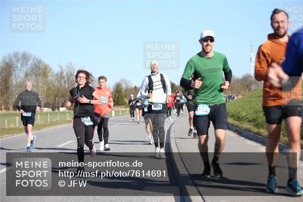 06.04.2025 - 44. Internationalen Wilhelmsburger Insellauf Jannik Wohlers http://msf.ph/oto/7614691 06.04.2025 09:31:36 Laufen 4328, 3101, 4352, 3079, 4104 meine-sportfotos.de