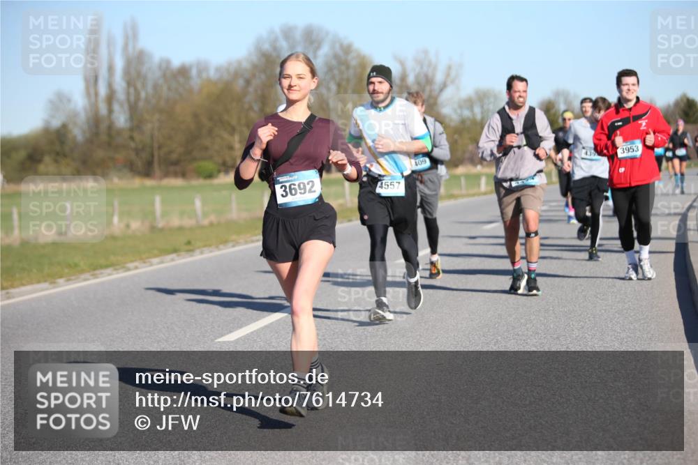 06.04.2025 - 44. Internationalen Wilhelmsburger Insellauf Jannik Wohlers http://msf.ph/oto/7614734 06.04.2025 09:31:45 Laufen 3692, 4557, 409, 439, 3953 meine-sportfotos.de