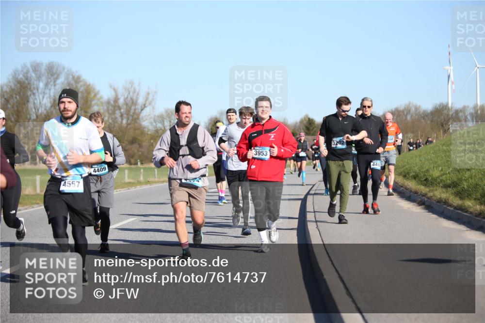 06.04.2025 - 44. Internationalen Wilhelmsburger Insellauf Jannik Wohlers http://msf.ph/oto/7614737 06.04.2025 09:31:46 Laufen 4557, 3953, 4409, 3202, 446 meine-sportfotos.de
