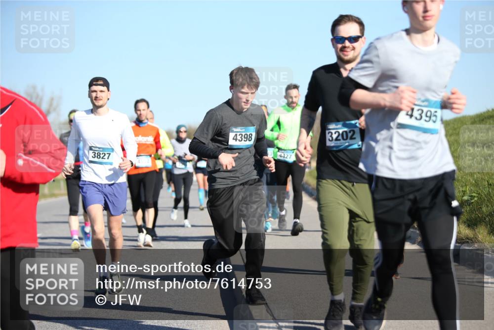 06.04.2025 - 44. Internationalen Wilhelmsburger Insellauf Jannik Wohlers http://msf.ph/oto/7614753 06.04.2025 09:31:49 Laufen 3827, 4398, 4427, 3202, 4395 meine-sportfotos.de