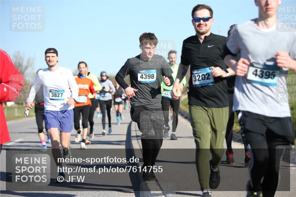 06.04.2025 - 44. Internationalen Wilhelmsburger Insellauf Jannik Wohlers http://msf.ph/oto/7614755 06.04.2025 09:31:50 Laufen 3827, 4398, 4421, 3202, 4395 meine-sportfotos.de