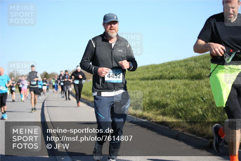 06.04.2025 - 44. Internationalen Wilhelmsburger Insellauf Jannik Wohlers http://msf.ph/oto/7614807 06.04.2025 09:31:58 Laufen 4545, 4452 meine-sportfotos.de