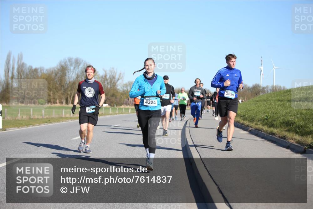 06.04.2025 - 44. Internationalen Wilhelmsburger Insellauf Jannik Wohlers http://msf.ph/oto/7614837 06.04.2025 09:32:09 Laufen 405, 4324, 3897, 3471, 3829 meine-sportfotos.de