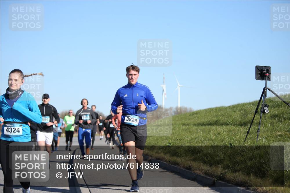 06.04.2025 - 44. Internationalen Wilhelmsburger Insellauf Jannik Wohlers http://msf.ph/oto/7614838 06.04.2025 09:32:10 Laufen 4324, 3897, 3471, 3, 3829 meine-sportfotos.de