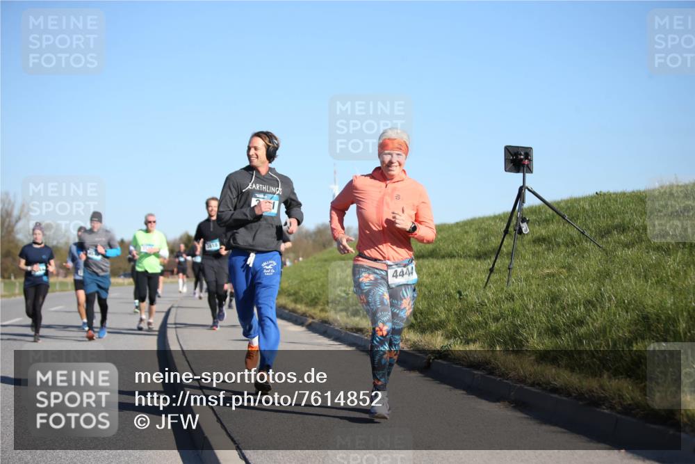 06.04.2025 - 44. Internationalen Wilhelmsburger Insellauf Jannik Wohlers http://msf.ph/oto/7614852 06.04.2025 09:32:14 Laufen 4444 meine-sportfotos.de