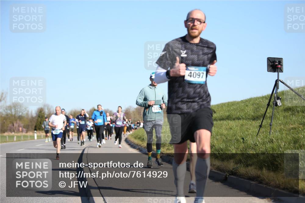 06.04.2025 - 44. Internationalen Wilhelmsburger Insellauf Jannik Wohlers http://msf.ph/oto/7614929 06.04.2025 09:32:29 Laufen 158, 3472, 4097 meine-sportfotos.de