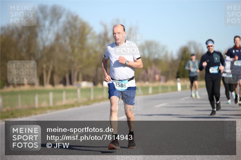 06.04.2025 - 44. Internationalen Wilhelmsburger Insellauf Jannik Wohlers http://msf.ph/oto/7614943 06.04.2025 09:32:32 Laufen 4586, 4406 meine-sportfotos.de