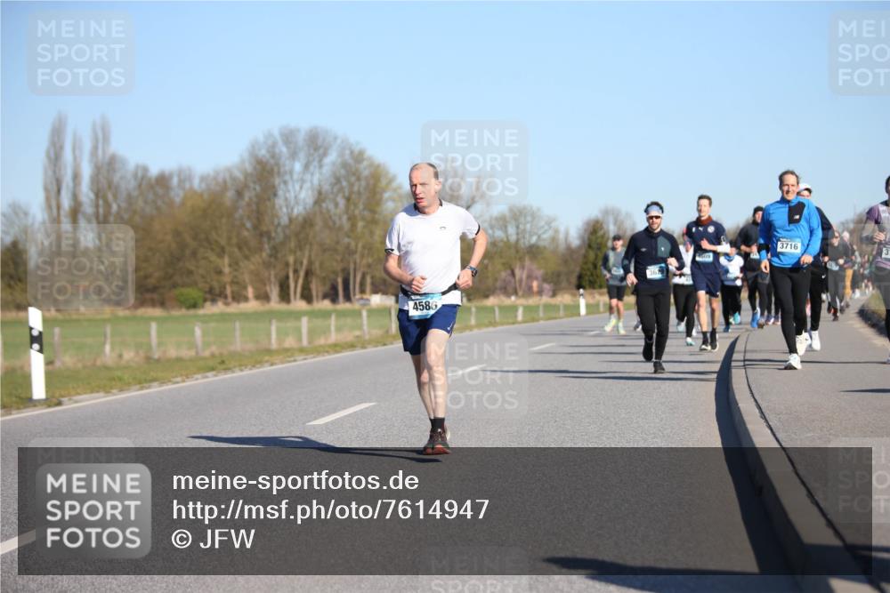 06.04.2025 - 44. Internationalen Wilhelmsburger Insellauf Jannik Wohlers http://msf.ph/oto/7614947 06.04.2025 09:32:33 Laufen 3716 meine-sportfotos.de