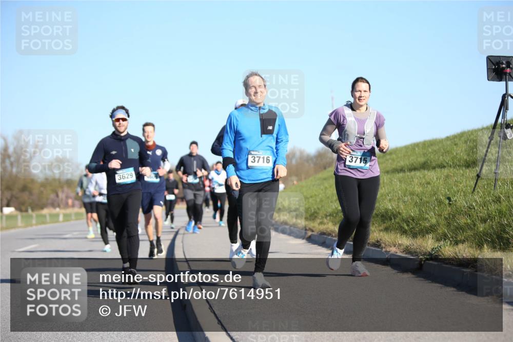 06.04.2025 - 44. Internationalen Wilhelmsburger Insellauf Jannik Wohlers http://msf.ph/oto/7614951 06.04.2025 09:32:36 Laufen 3716, 3629, 3715 meine-sportfotos.de