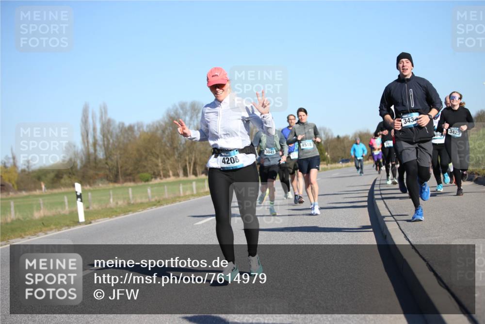 06.04.2025 - 44. Internationalen Wilhelmsburger Insellauf Jannik Wohlers http://msf.ph/oto/7614979 06.04.2025 09:32:41 Laufen 4518, 3045, 4208, 3943, 343, 3425 meine-sportfotos.de