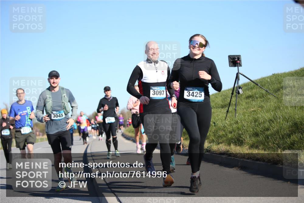 06.04.2025 - 44. Internationalen Wilhelmsburger Insellauf Jannik Wohlers http://msf.ph/oto/7614996 06.04.2025 09:32:44 Laufen 4148, 3273, 3045, 3943, 3097, 3425 meine-sportfotos.de