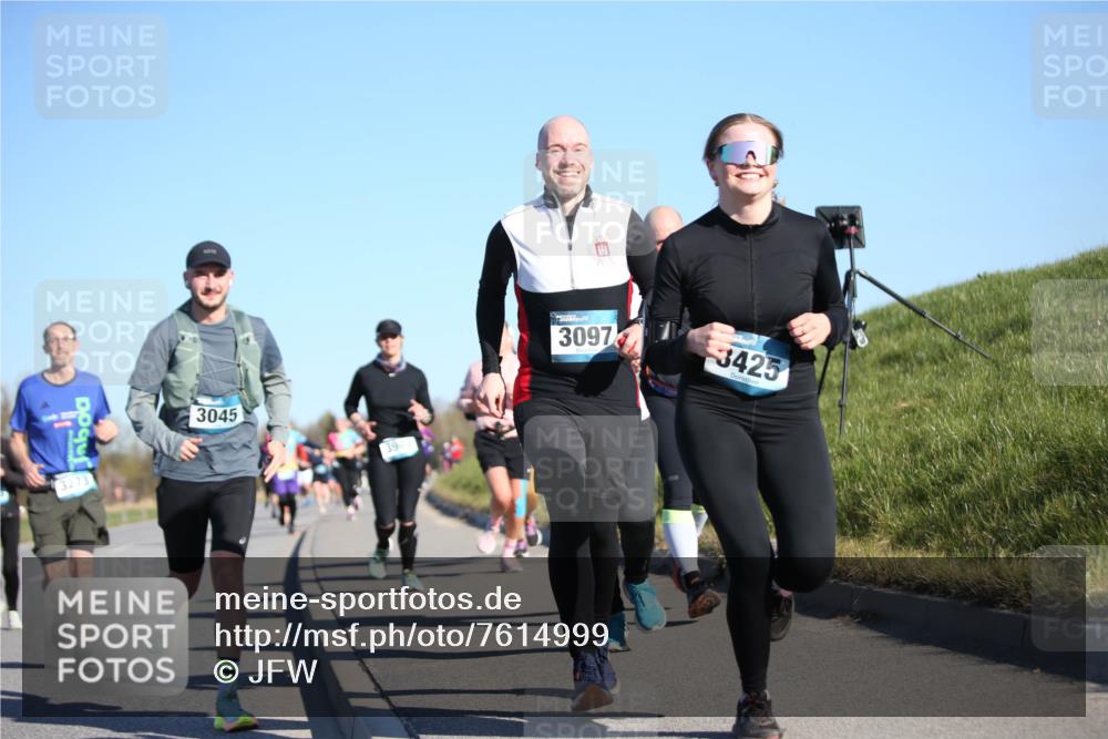 06.04.2025 - 44. Internationalen Wilhelmsburger Insellauf Jannik Wohlers http://msf.ph/oto/7614999 06.04.2025 09:32:44 Laufen 3273, 3045, 3097, 3425 meine-sportfotos.de