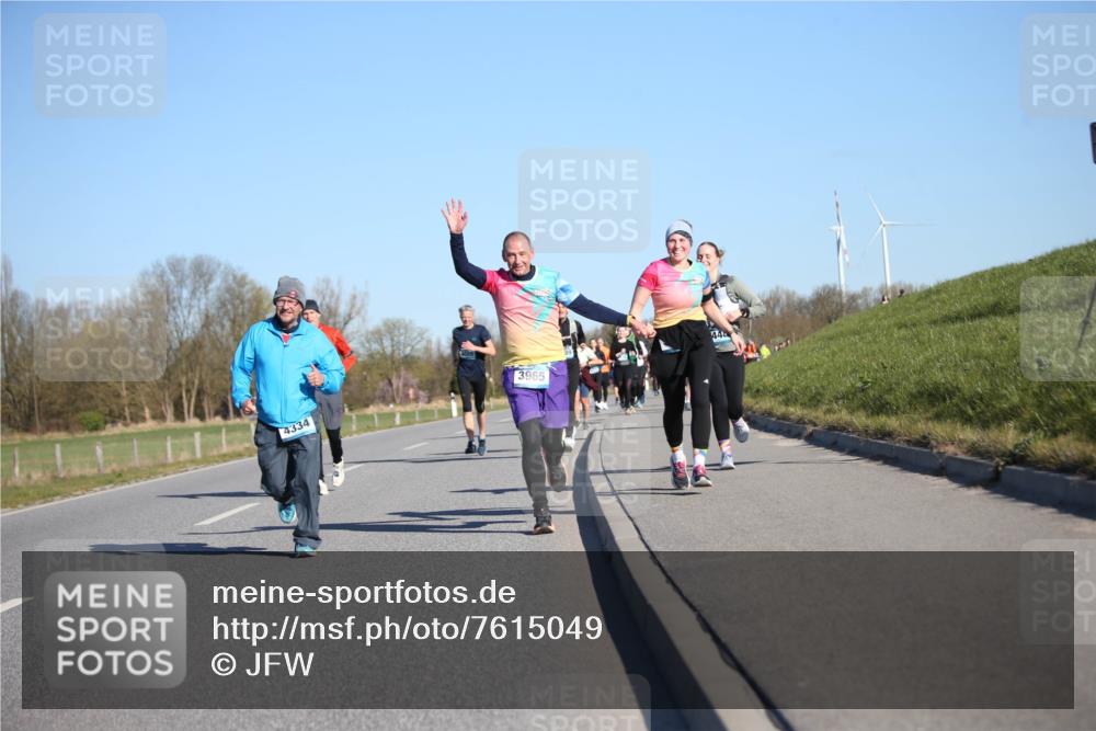 06.04.2025 - 44. Internationalen Wilhelmsburger Insellauf Jannik Wohlers http://msf.ph/oto/7615049 06.04.2025 09:32:50 Laufen 4334, 4025, 3965, 44 meine-sportfotos.de
