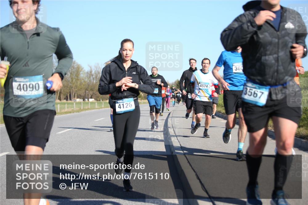 06.04.2025 - 44. Internationalen Wilhelmsburger Insellauf Jannik Wohlers http://msf.ph/oto/7615110 06.04.2025 09:33:05 Laufen 4090, 4126, 72, 4574, 360, 3567 meine-sportfotos.de