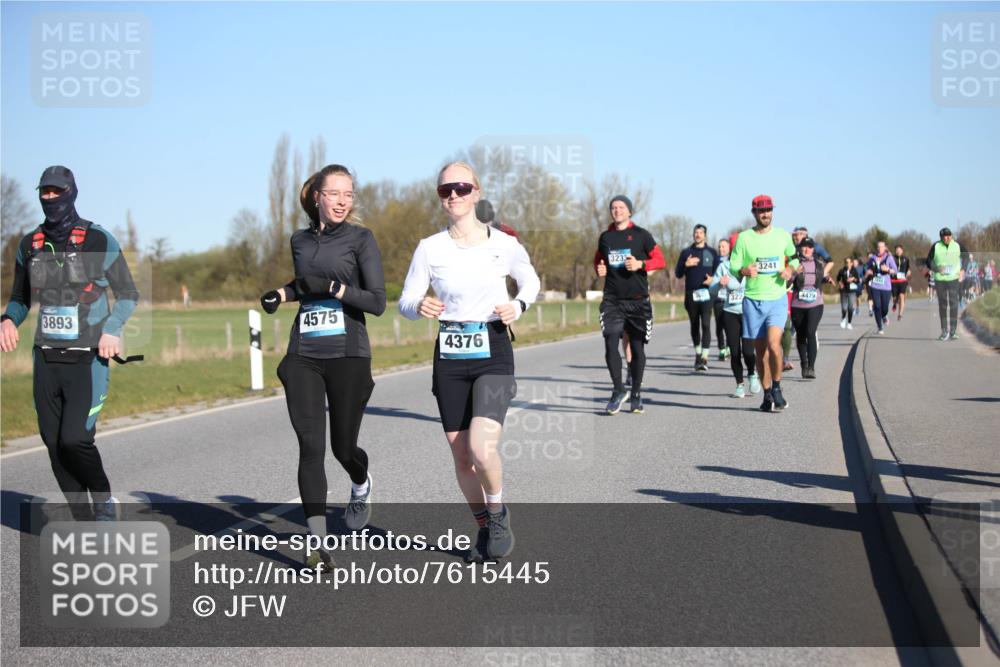 06.04.2025 - 44. Internationalen Wilhelmsburger Insellauf Jannik Wohlers http://msf.ph/oto/7615445 06.04.2025 09:34:24 Laufen 3893, 4575, 4376, 3233, 322, 3241, 4479 meine-sportfotos.de