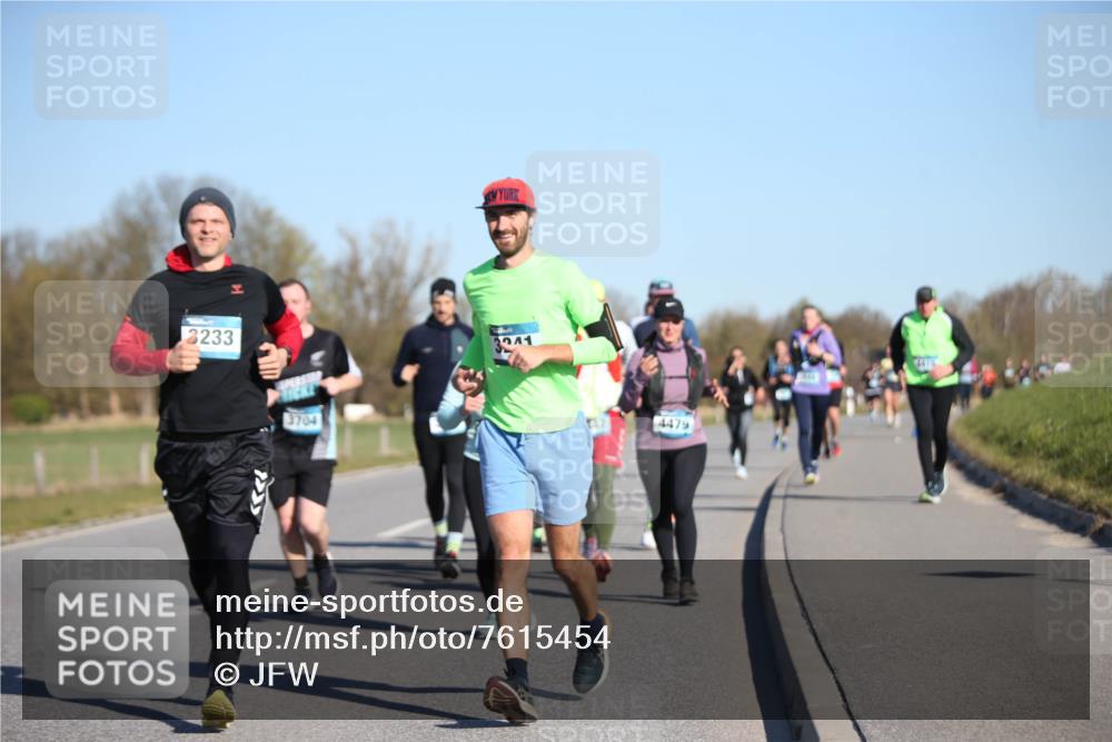 06.04.2025 - 44. Internationalen Wilhelmsburger Insellauf Jannik Wohlers http://msf.ph/oto/7615454 06.04.2025 09:34:26 Laufen 2233, 3704, 2341, 4479 meine-sportfotos.de