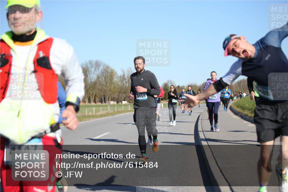 06.04.2025 - 44. Internationalen Wilhelmsburger Insellauf Jannik Wohlers http://msf.ph/oto/7615484 06.04.2025 09:34:31 Laufen 4447, 3495, 5175, 3444, 4489 meine-sportfotos.de