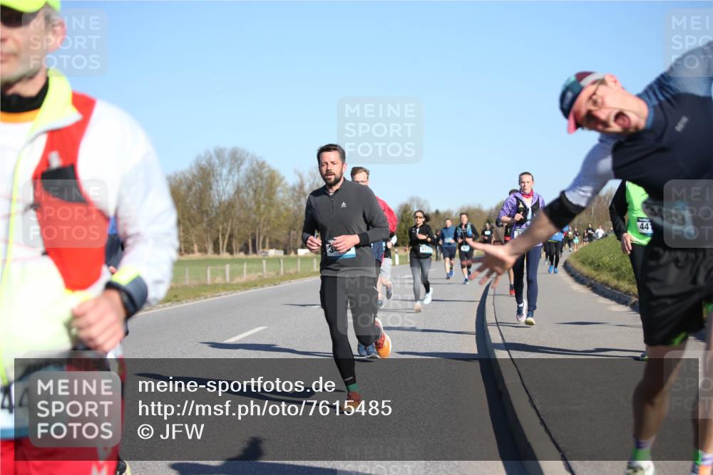 06.04.2025 - 44. Internationalen Wilhelmsburger Insellauf Jannik Wohlers http://msf.ph/oto/7615485 06.04.2025 09:34:32 Laufen 447, 44, 489 meine-sportfotos.de