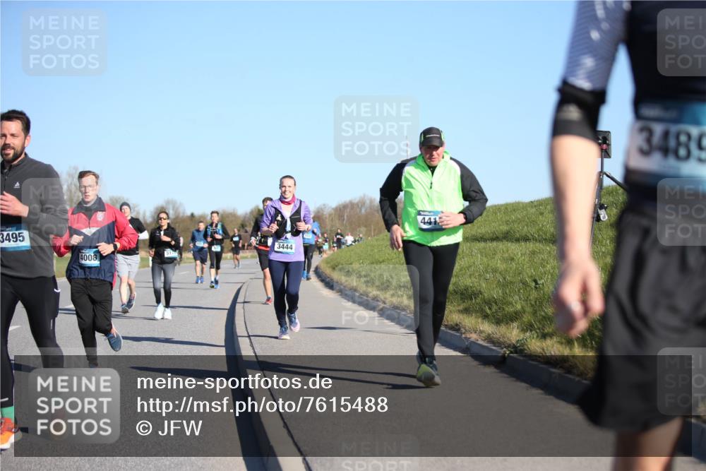 06.04.2025 - 44. Internationalen Wilhelmsburger Insellauf Jannik Wohlers http://msf.ph/oto/7615488 06.04.2025 09:34:32 Laufen 3495, 4008, 3444, 441, 3489 meine-sportfotos.de