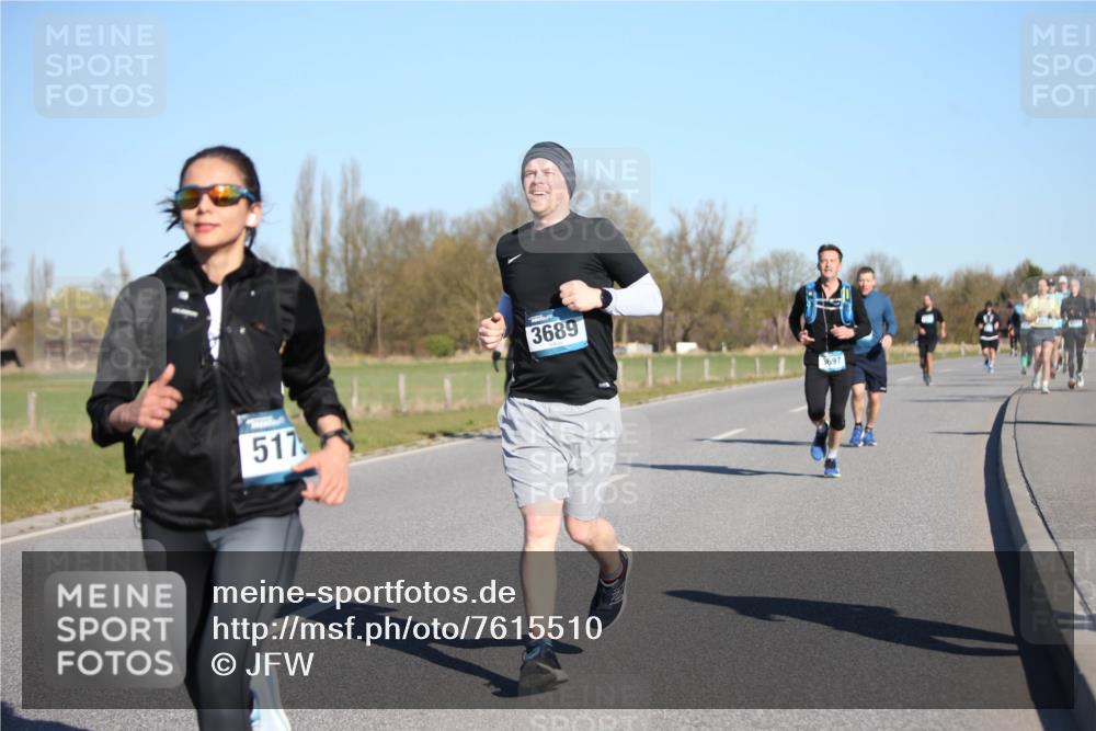 06.04.2025 - 44. Internationalen Wilhelmsburger Insellauf Jannik Wohlers http://msf.ph/oto/7615510 06.04.2025 09:34:37 Laufen 517, 3689, 3697 meine-sportfotos.de