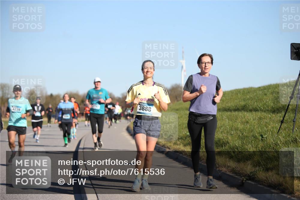 06.04.2025 - 44. Internationalen Wilhelmsburger Insellauf Jannik Wohlers http://msf.ph/oto/7615536 06.04.2025 09:34:46 Laufen 3797, 4239, 3888 meine-sportfotos.de