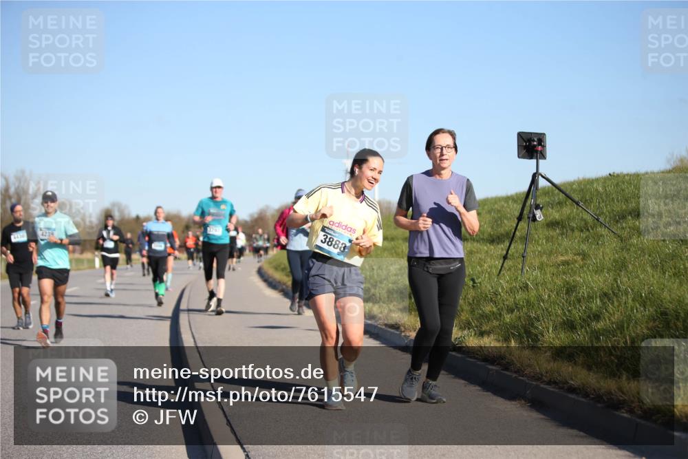 06.04.2025 - 44. Internationalen Wilhelmsburger Insellauf Jannik Wohlers http://msf.ph/oto/7615547 06.04.2025 09:34:47 Laufen 3797, 3888, 4239, 4436 meine-sportfotos.de