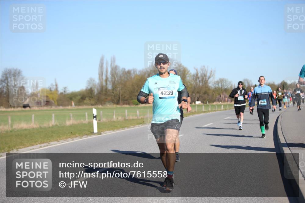 06.04.2025 - 44. Internationalen Wilhelmsburger Insellauf Jannik Wohlers http://msf.ph/oto/7615558 06.04.2025 09:34:50 Laufen 4239, 4146, 5096 meine-sportfotos.de