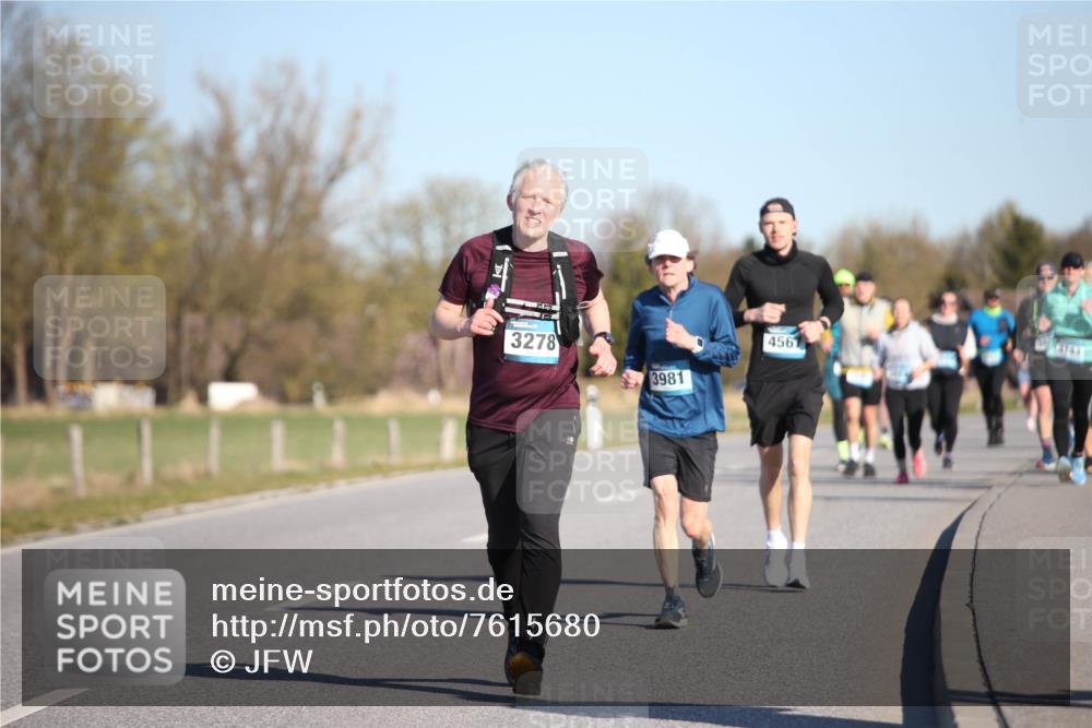 06.04.2025 - 44. Internationalen Wilhelmsburger Insellauf Jannik Wohlers http://msf.ph/oto/7615680 06.04.2025 09:35:22 Laufen 3278, 3981, 4567, 4143 meine-sportfotos.de