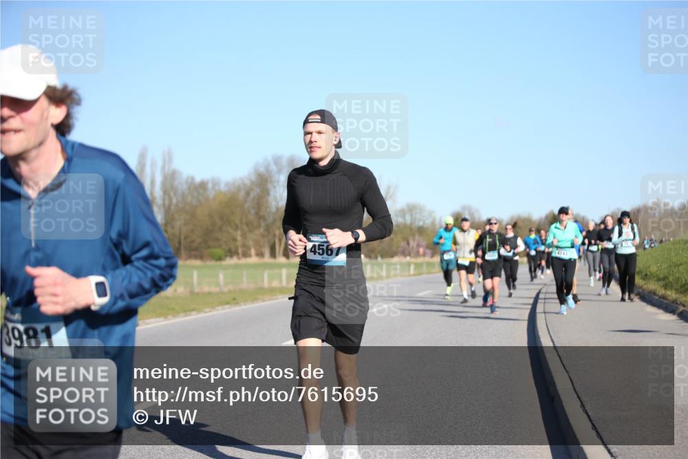 06.04.2025 - 44. Internationalen Wilhelmsburger Insellauf Jannik Wohlers http://msf.ph/oto/7615695 06.04.2025 09:35:29 Laufen 3981, 4567, 4143 meine-sportfotos.de