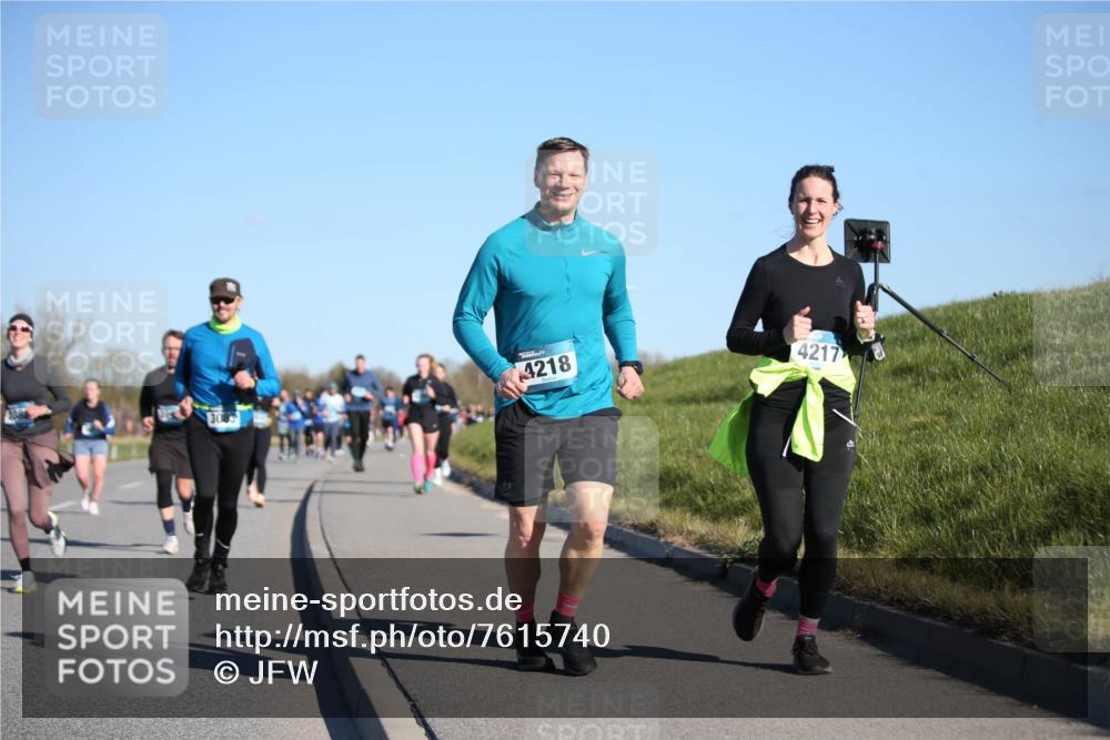 06.04.2025 - 44. Internationalen Wilhelmsburger Insellauf Jannik Wohlers http://msf.ph/oto/7615740 06.04.2025 09:35:40 Laufen 4218, 4217 meine-sportfotos.de