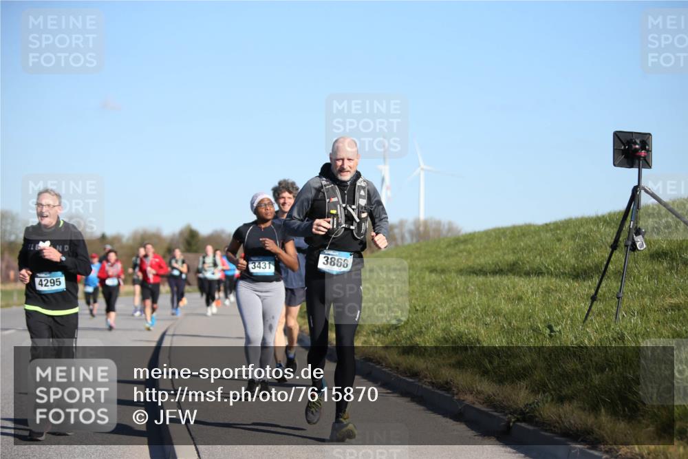 06.04.2025 - 44. Internationalen Wilhelmsburger Insellauf Jannik Wohlers http://msf.ph/oto/7615870 06.04.2025 09:36:05 Laufen 4295, 3431, 3868 meine-sportfotos.de