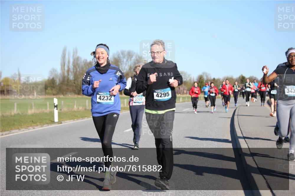 06.04.2025 - 44. Internationalen Wilhelmsburger Insellauf Jannik Wohlers http://msf.ph/oto/7615882 06.04.2025 09:36:07 Laufen 4232, 3327, 4295, 3048, 343 meine-sportfotos.de