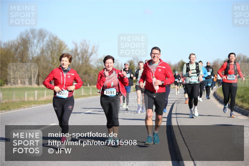 06.04.2025 - 44. Internationalen Wilhelmsburger Insellauf Jannik Wohlers http://msf.ph/oto/7615908 06.04.2025 09:36:13 Laufen 4209, 4191, 3124, 3125 meine-sportfotos.de