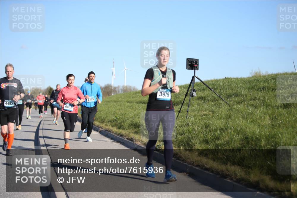 06.04.2025 - 44. Internationalen Wilhelmsburger Insellauf Jannik Wohlers http://msf.ph/oto/7615936 06.04.2025 09:36:19 Laufen 4457, 4403, 3375, 3979 meine-sportfotos.de