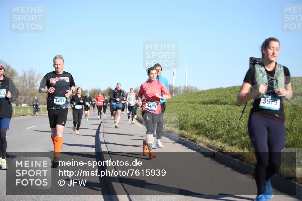 06.04.2025 - 44. Internationalen Wilhelmsburger Insellauf Jannik Wohlers http://msf.ph/oto/7615939 06.04.2025 09:36:20 Laufen 88, 4403, 4457, 3979 meine-sportfotos.de