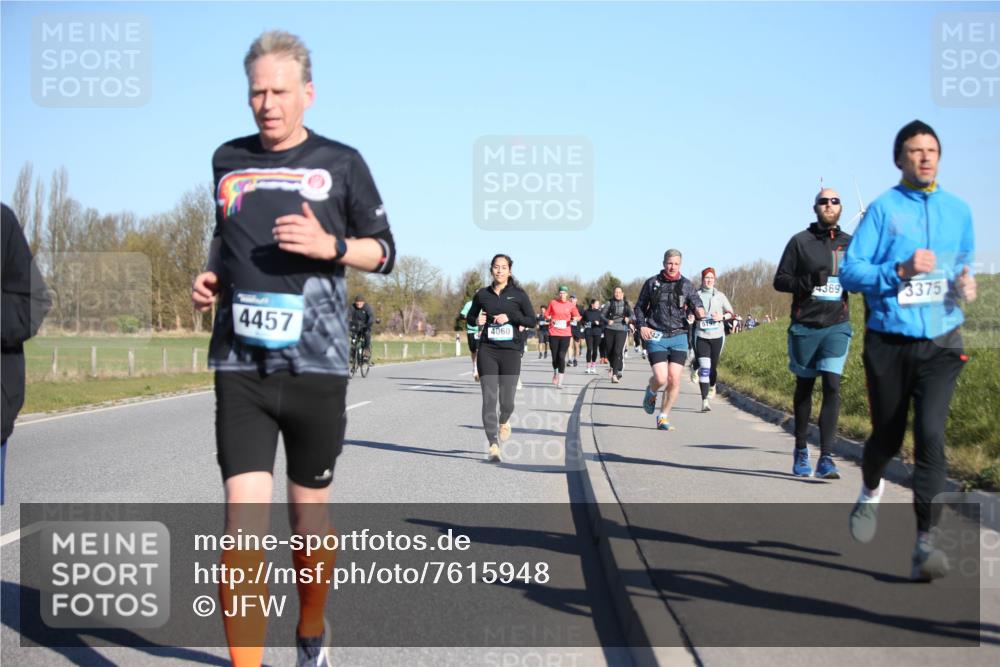 06.04.2025 - 44. Internationalen Wilhelmsburger Insellauf Jannik Wohlers http://msf.ph/oto/7615948 06.04.2025 09:36:21 Laufen 4457, 4060, 42, 5192, 4369, 3375 meine-sportfotos.de