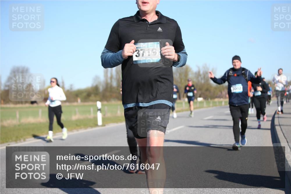 06.04.2025 - 44. Internationalen Wilhelmsburger Insellauf Jannik Wohlers http://msf.ph/oto/7616047 06.04.2025 09:36:45 Laufen 3719, 3002 meine-sportfotos.de