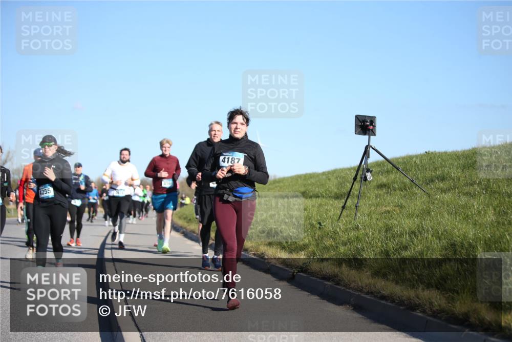 06.04.2025 - 44. Internationalen Wilhelmsburger Insellauf Jannik Wohlers http://msf.ph/oto/7616058 06.04.2025 09:36:47 Laufen 4255, 4166, 4187 meine-sportfotos.de
