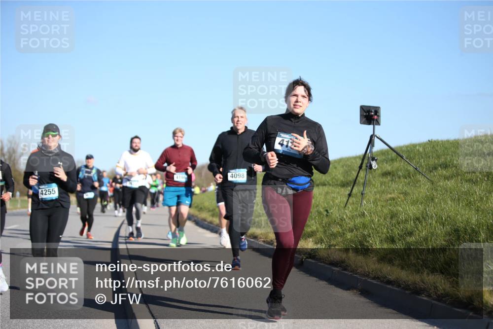 06.04.2025 - 44. Internationalen Wilhelmsburger Insellauf Jannik Wohlers http://msf.ph/oto/7616062 06.04.2025 09:36:48 Laufen 4255, 4166, 4098 meine-sportfotos.de