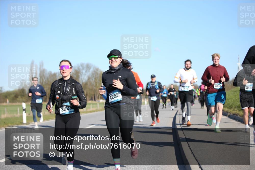 06.04.2025 - 44. Internationalen Wilhelmsburger Insellauf Jannik Wohlers http://msf.ph/oto/7616070 06.04.2025 09:36:49 Laufen 3928, 4255, 4166, 4168 meine-sportfotos.de